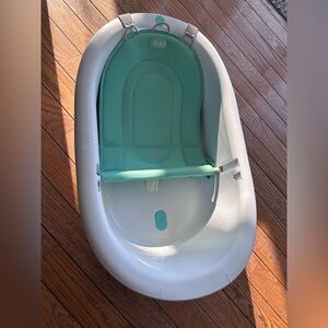 frida Baby Bath Tub with Mesh Infant Sling